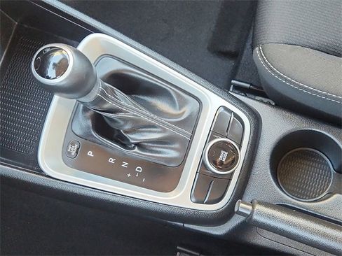 Used 2023 Hyundai Venue SEL image 15