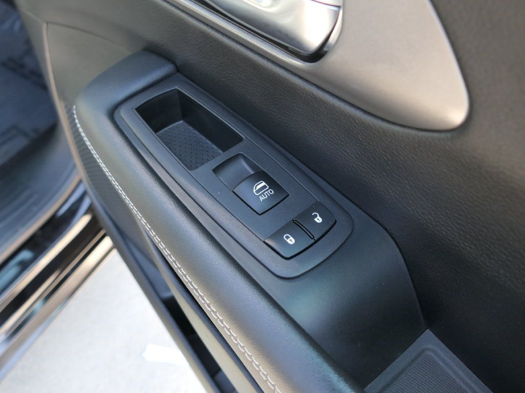 Used 2025 Chrysler Voyager LX FWD image 24
