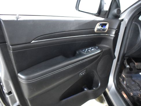 Used 2017 Jeep Grand Cherokee Limited w/ Luxury Group II image 23