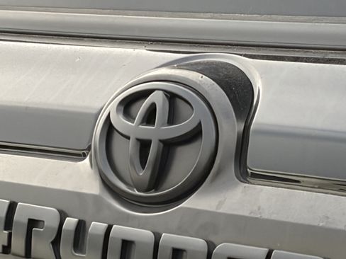 Certified 2024 Toyota 4Runner TRD Off-Road Premium w/ Moonroof Package AWD/4WD image 4