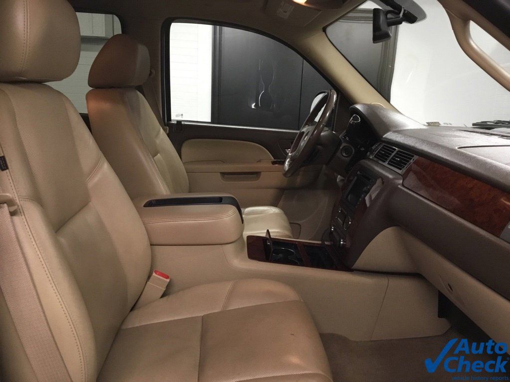 Used 2011 Chevrolet Avalanche LTZ AWD/4WD image 48