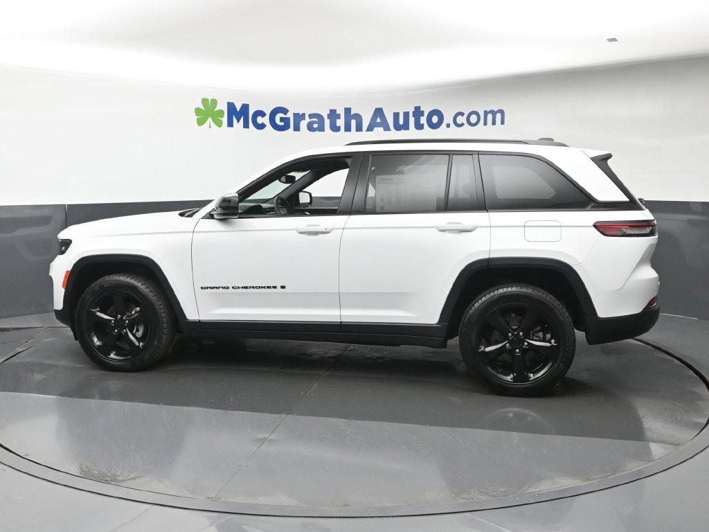 Used 2023 Jeep Grand Cherokee Altitude AWD/4WD image 27