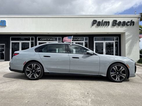 Used 2023 BMW 760i xDrive image 23