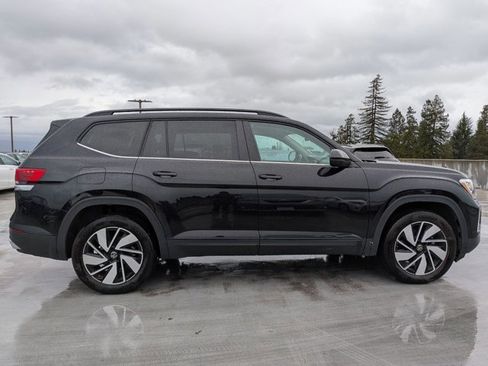 Used 2025 Volkswagen Atlas SE image 4