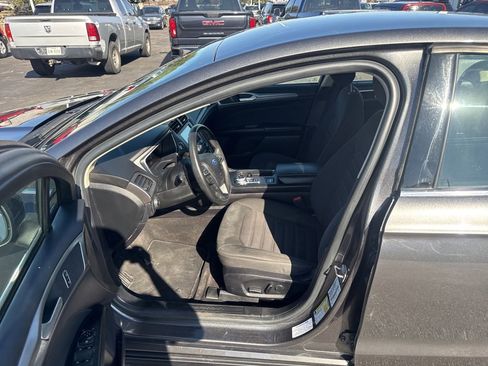 Used 2020 Ford Fusion SE image 11