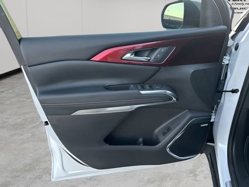 Used 2025 Chevrolet Traverse Z71 w/ Enhanced Driving Package image 25