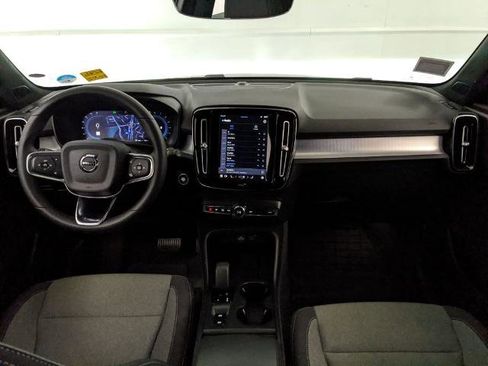 Used 2024 Volvo XC40 B5 Core AWD/4WD image 7
