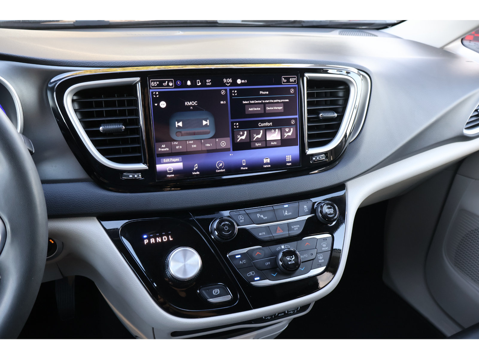 Used 2024 Chrysler Pacifica Touring-L FWD image 26