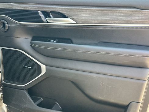 Used 2024 Jeep Wagoneer Series II w/ Flexible Seating Group image 14