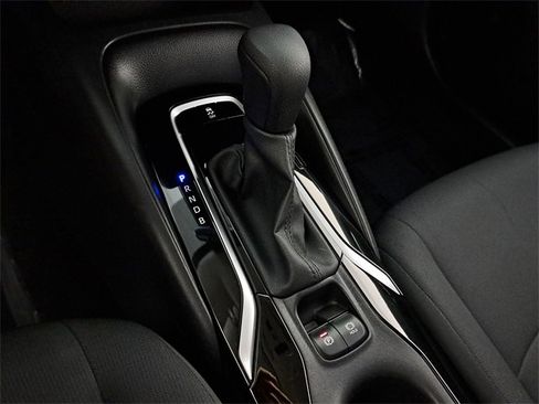 Used 2020 Toyota Corolla LE image 30