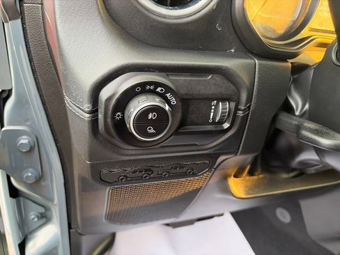 Certified 2025 Jeep Gladiator Sport AWD/4WD image 25