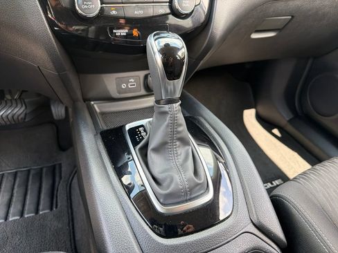 Used 2020 Nissan Rogue SV AWD/4WD image 14
