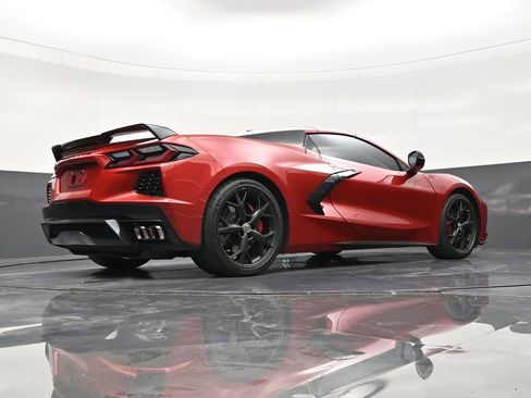Used 2021 Chevrolet Corvette Stingray Premium Conv w/ Z51 Performance Package RWD image 24
