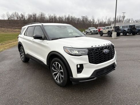 Used 2025 Ford Explorer ST-Line image 7