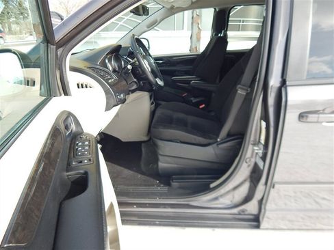 Used 2017 Dodge Grand Caravan SE w/ Power Window Group image 15