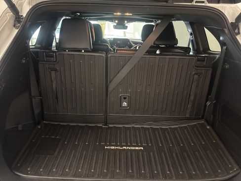 Used 2024 Toyota Highlander XSE image 10