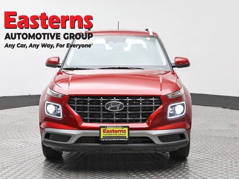 Used 2025 Hyundai Venue Limited image 2