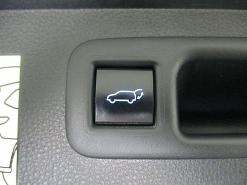 Used 2022 Toyota Highlander Limited AWD/4WD image 19