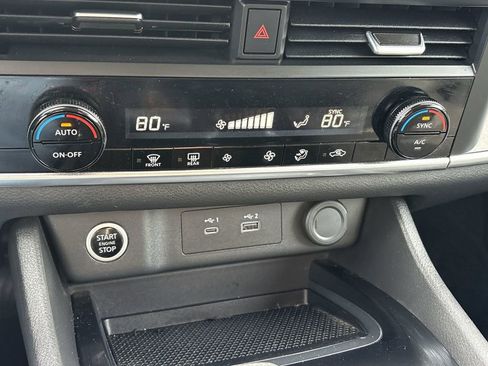 Used 2023 Nissan Rogue SV image 20