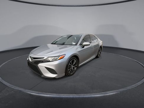 Used 2019 Toyota Camry SE FWD image 4