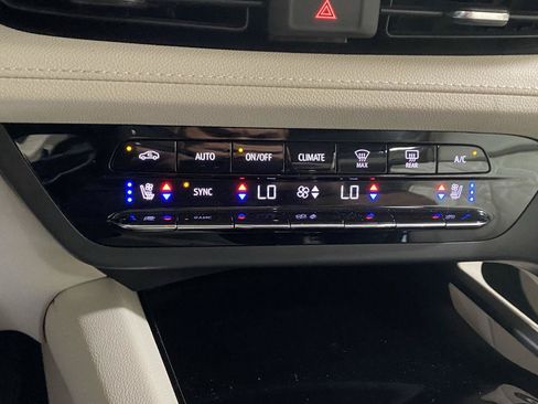Used 2023 Buick Envision Avenir AWD/4WD image 24