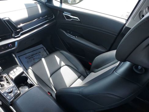 Used 2025 Kia Sportage EX FWD image 11