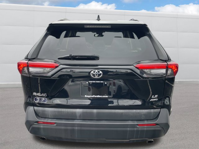 Used 2021 Toyota RAV4 LE AWD/4WD image 4