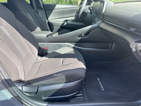 Used 2025 Hyundai Elantra SEL image 13