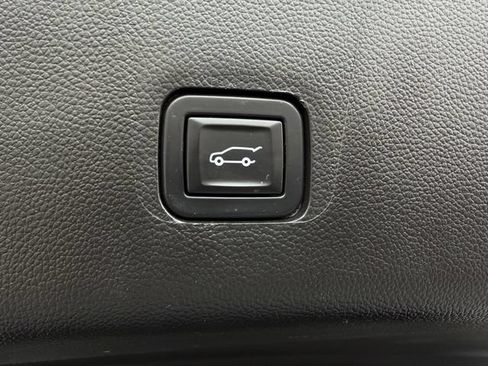 Used 2020 Chevrolet Traverse RS FWD image 34