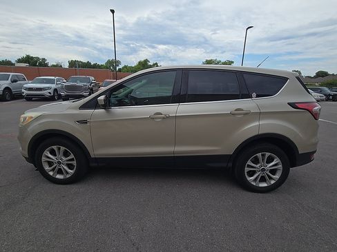 Used 2017 Ford Escape SE FWD image 8