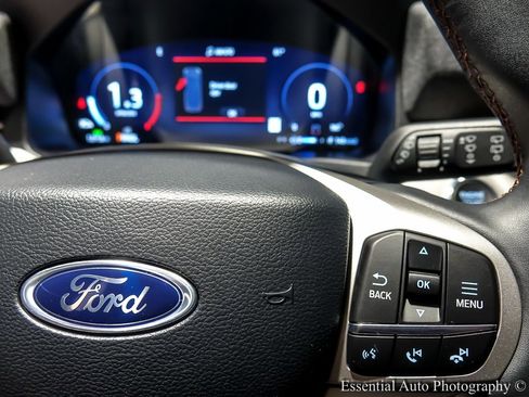 Used 2025 Ford Explorer Active image 17