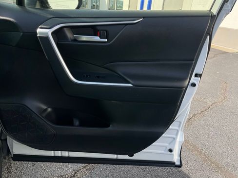 Used 2024 Toyota RAV4 SE image 30