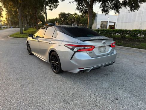Used 2021 Toyota Camry XSE FWD image 3