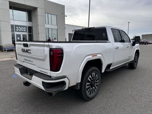 Used 2024 GMC Sierra 2500 Denali Ultimate AWD/4WD image 5
