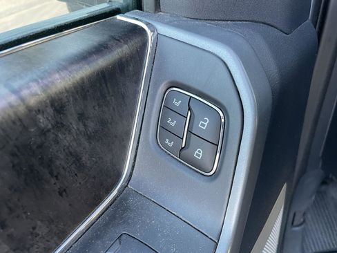 Used 2024 Ford F250 Lariat w/ FX4 Off-Road Package image 31