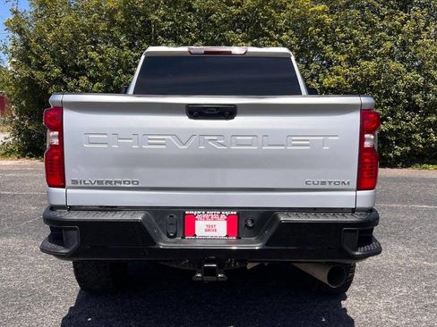 Used 2022 Chevrolet Silverado 2500 Custom w/ Custom Value Package image 6