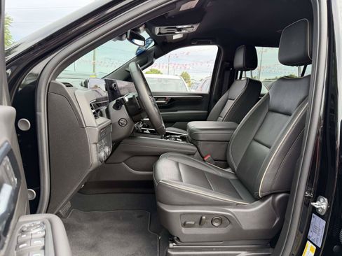 Certified 2025 Chevrolet Suburban Premier AWD/4WD image 9