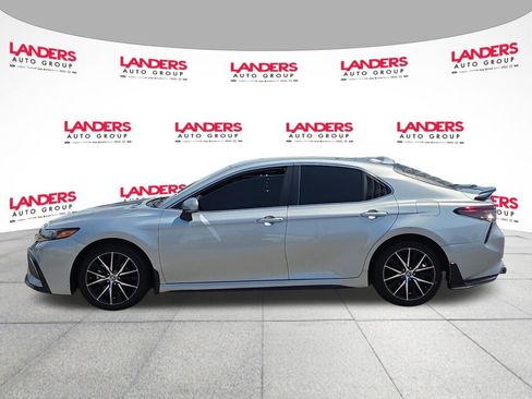 Used 2024 Toyota Camry SE FWD image 6