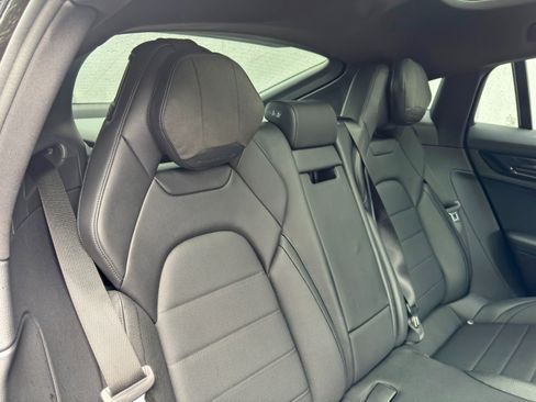Used 2025 Porsche Panamera image 46
