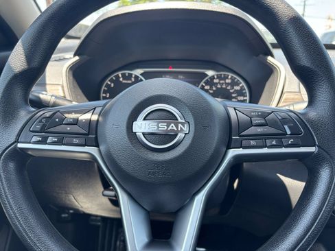 Used 2025 Nissan Altima 2.5 SV FWD image 28