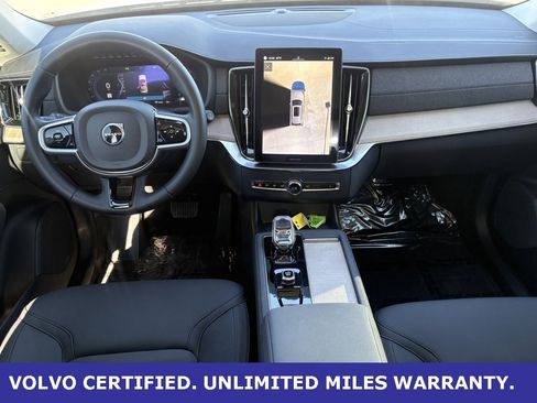 Certified 2025 Volvo XC90 B6 Plus image 13