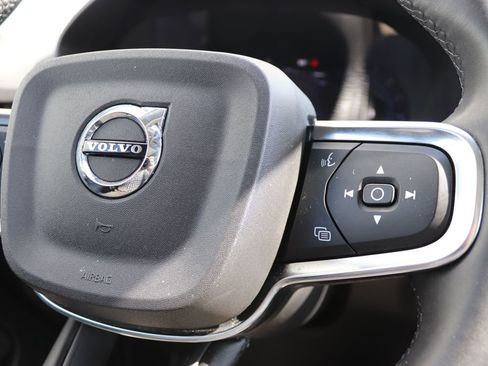 Used 2023 Volvo XC40 B5 Ultimate w/ Protection Package Premier image 9