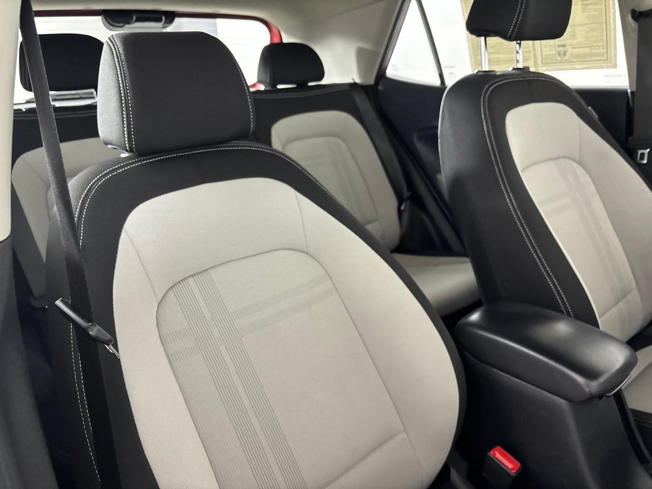 Used 2024 Hyundai Venue SEL FWD image 29