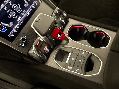 Used 2023 Lamborghini Urus Performante AWD/4WD image 17