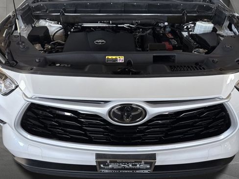 Used 2020 Toyota Highlander XLE image 25