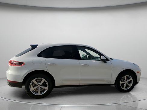 Used 2018 Porsche Macan image 30