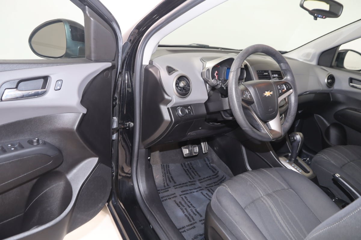 Used 2016 Chevrolet Sonic LT FWD image 34