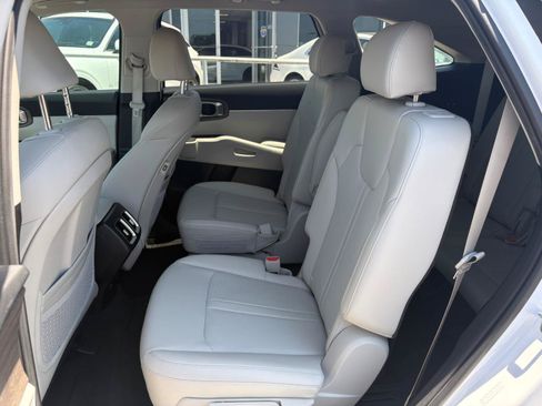 Used 2023 Kia Sorento EX w/ Panoramic Sunroof Package FWD image 19