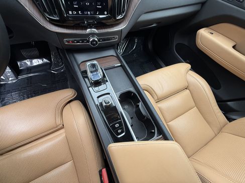 Used 2022 Volvo XC60 B5 Inscription w/ Advanced Package image 28