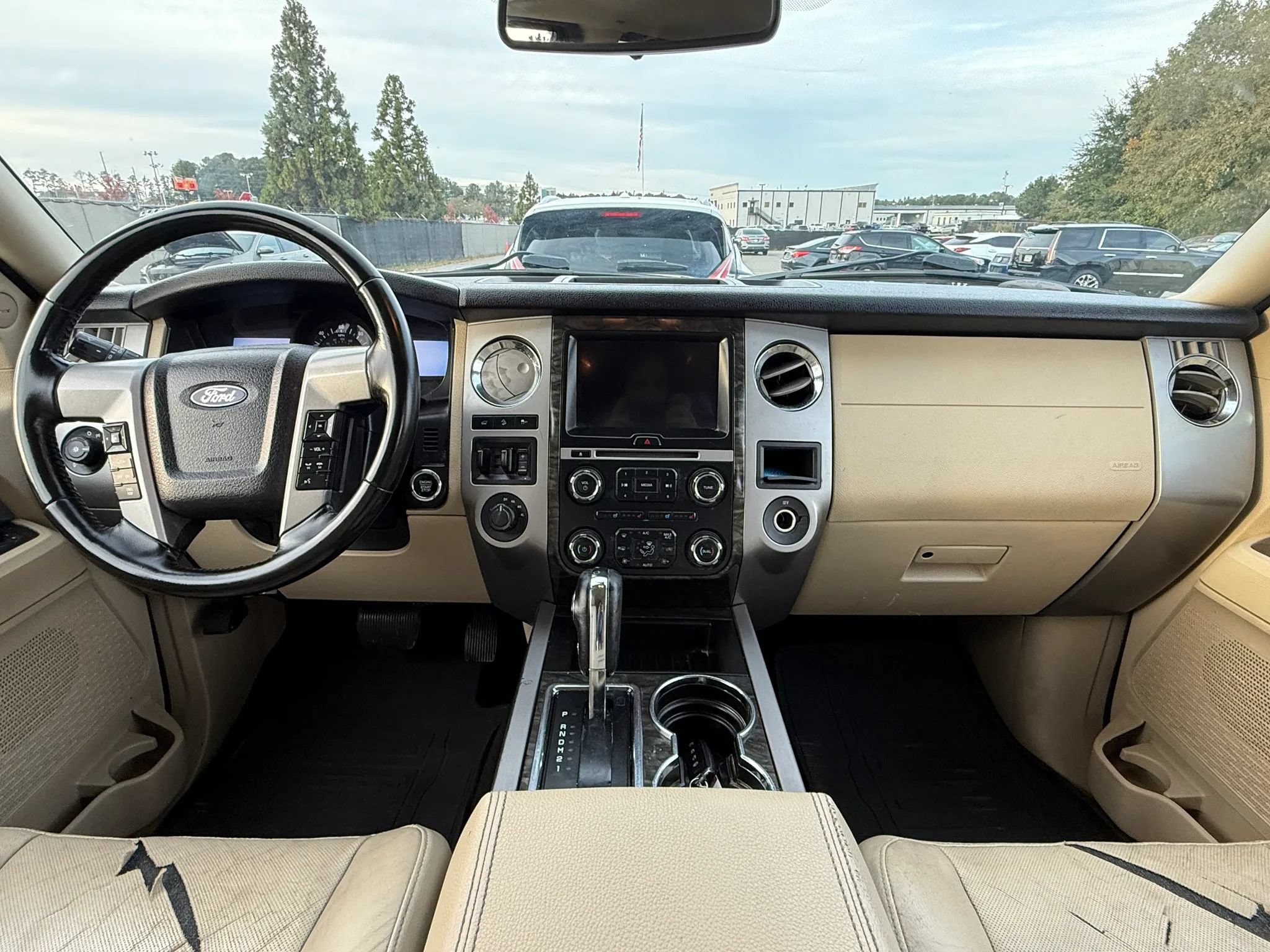 Used 2016 Ford Expedition EL Limited w/ Equipment Group 301A AWD/4WD image 3